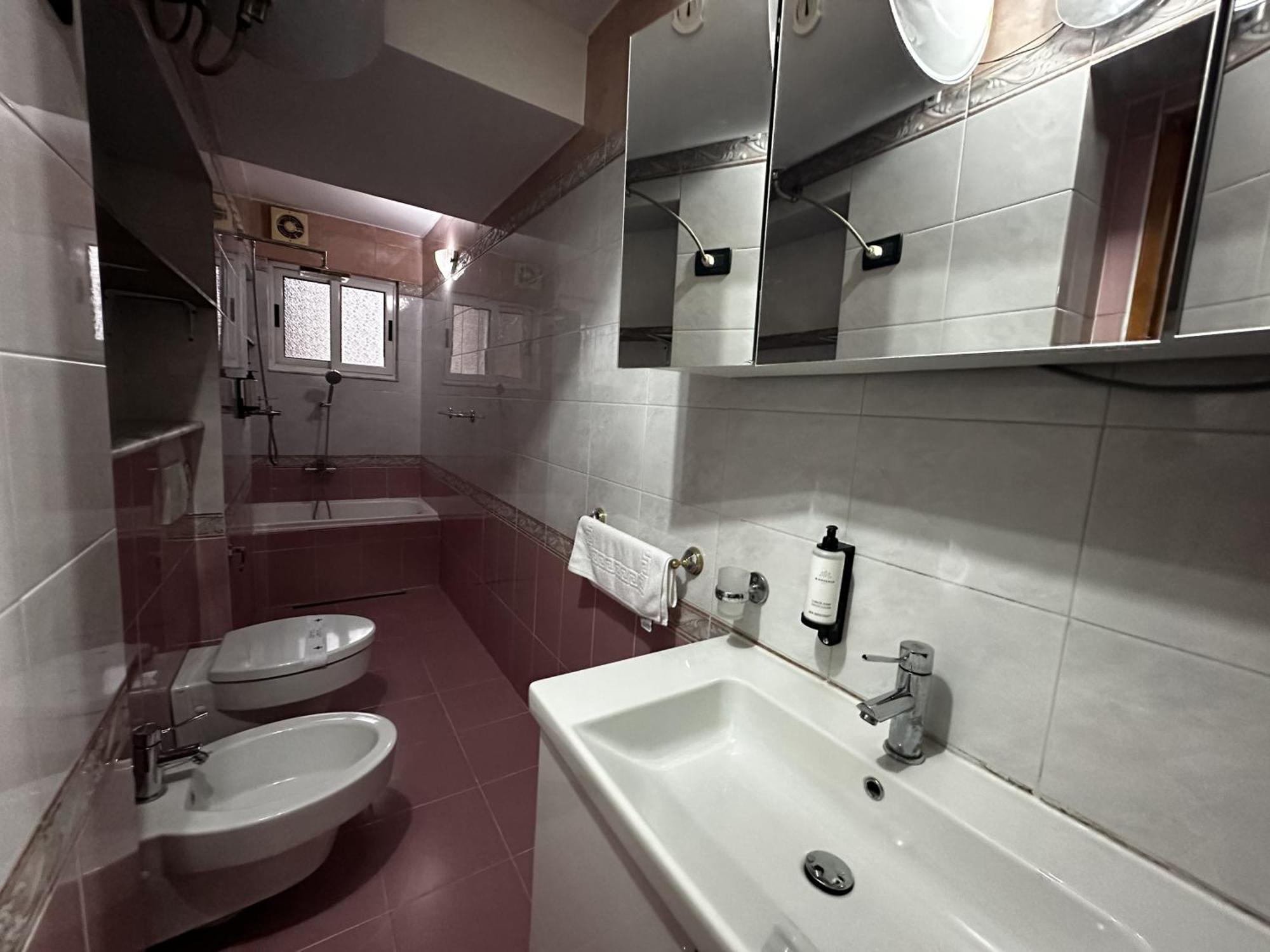 Apartamento Treasure: Chic 2br-apartment 8min To Skanderbeg Place Tirana